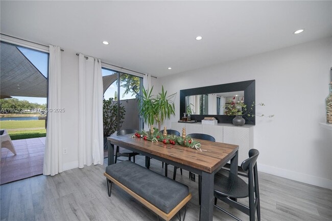 Foto del edificio - 3322 Torremolinos Ave