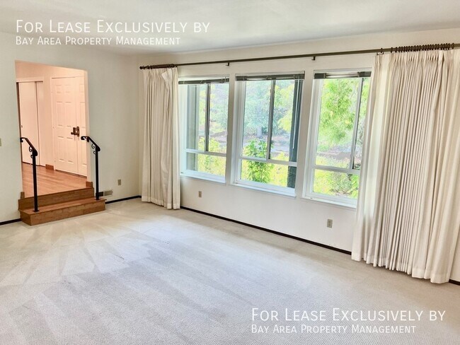 Building Photo - 4BR/2.5BA, two-story beautiful home near E...