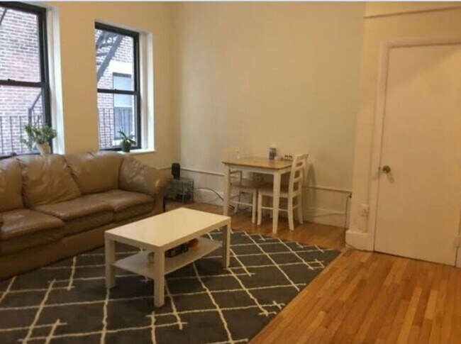 Building Photo - 2 bed just outside Kenmore Square with hea...