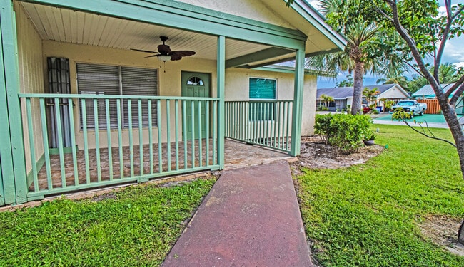 Building Photo - 8755 SE Hobe Ridge Ave