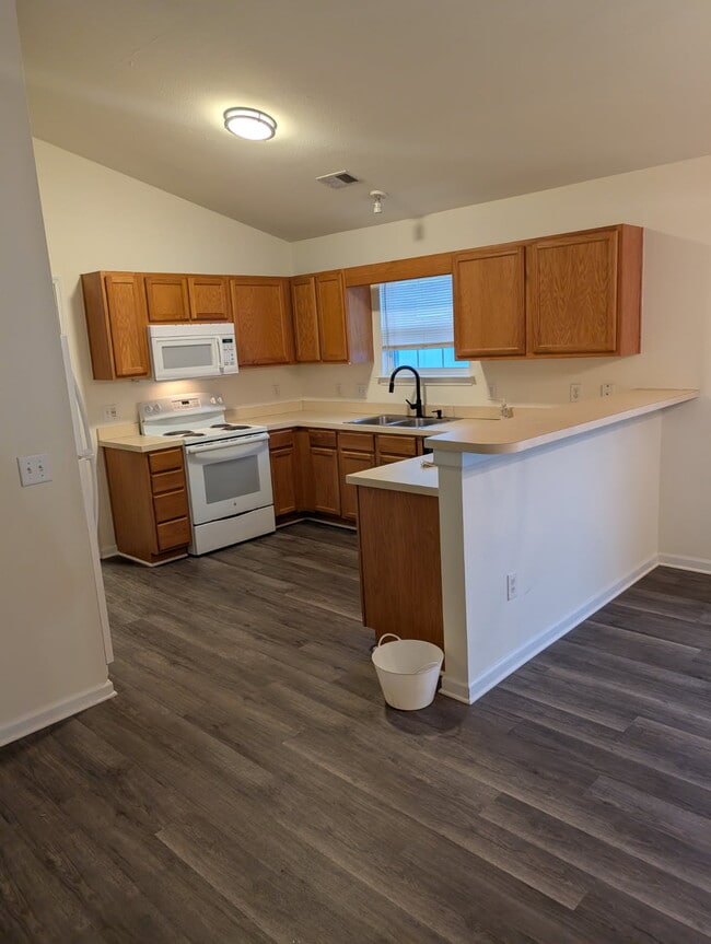 Foto del edificio - 1068 Stoney Falls Blvd