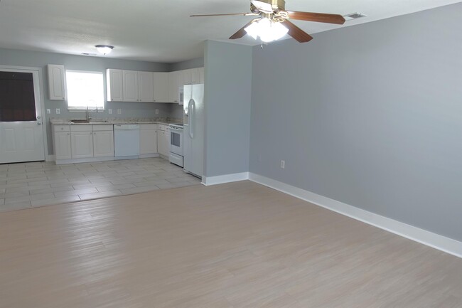 Building Photo - 109 Lakeview Dr
