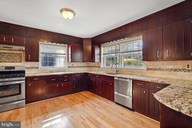 Building Photo - 7616 Burford Dr