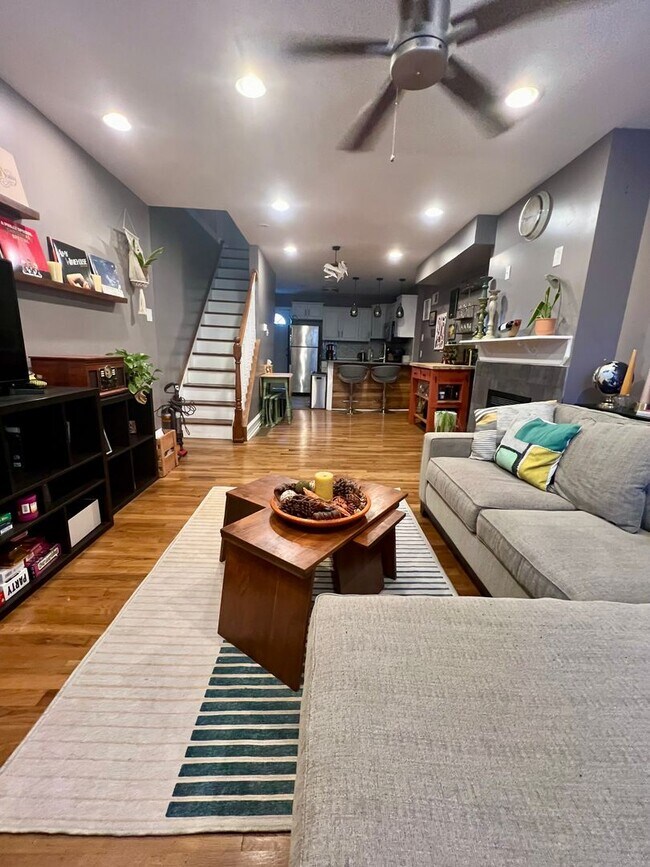 Building Photo - Stunning 2-Bedroom Townhome with Finished ...