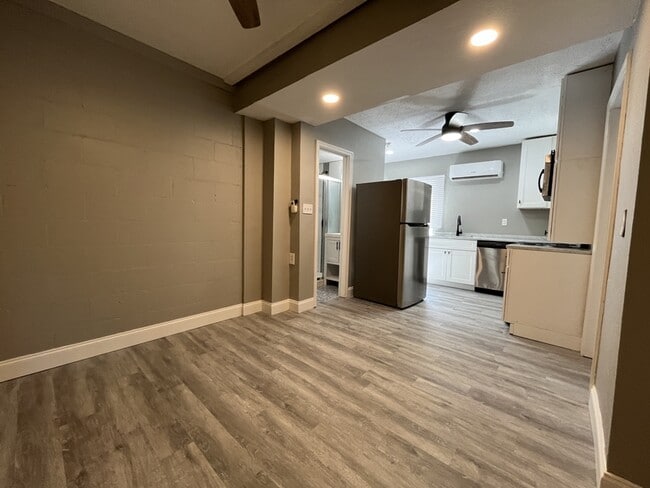 Building Photo - 2307 Formosa Ave