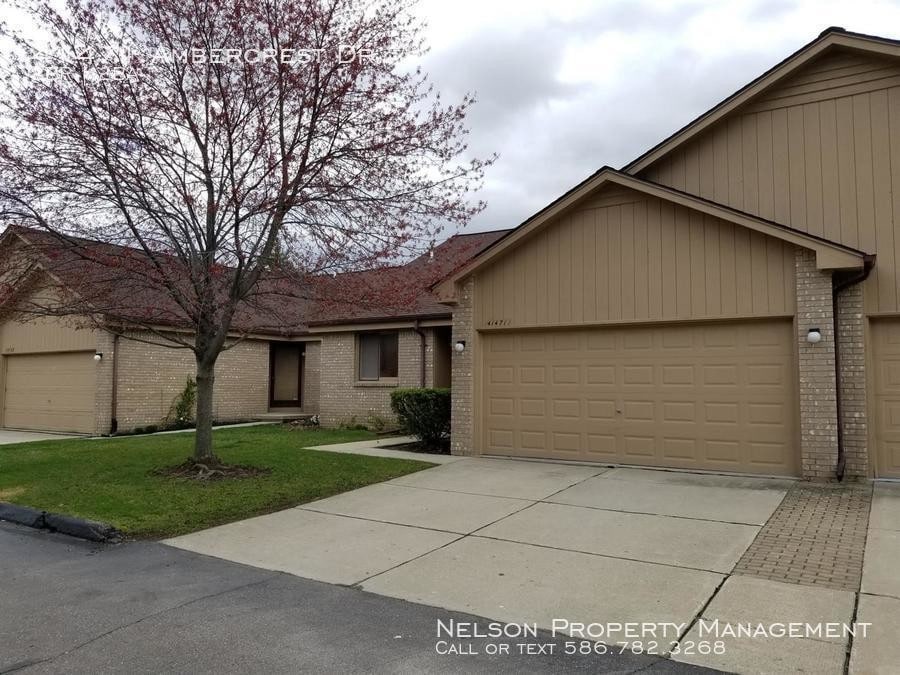 Primary Photo - 41471 Ambercrest Dr
