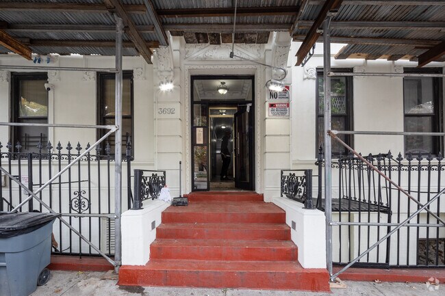 Entrance - 3692 Broadway