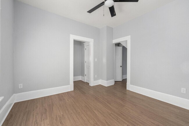 Foto del edificio - 221 N Elizabeth St