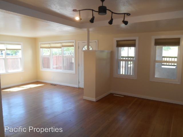 Foto del edificio - 1018-1020 Bennett Valley Rd