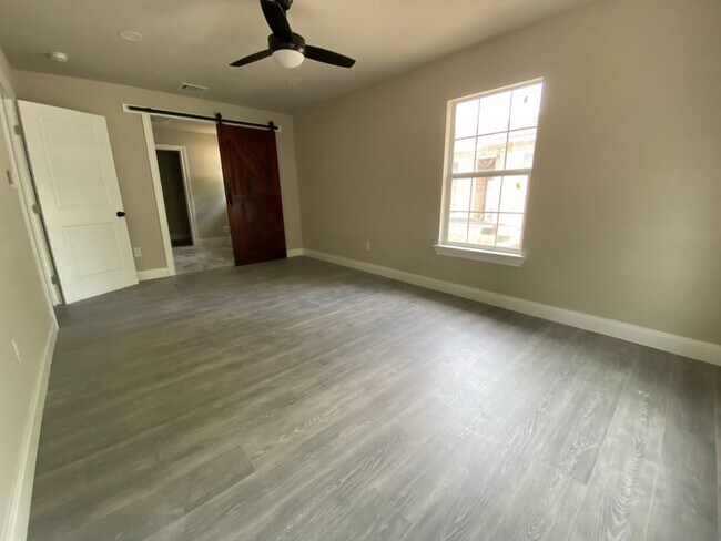 Master Bedroom - 806 S Mittman St