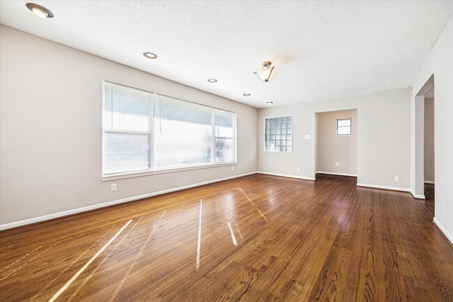 Foto del edificio - 2712 W Holcombe Blvd