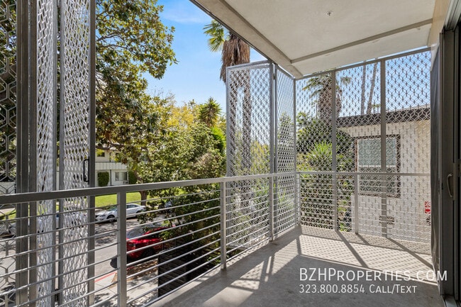 Building Photo - 1223 Hayworth Ave
