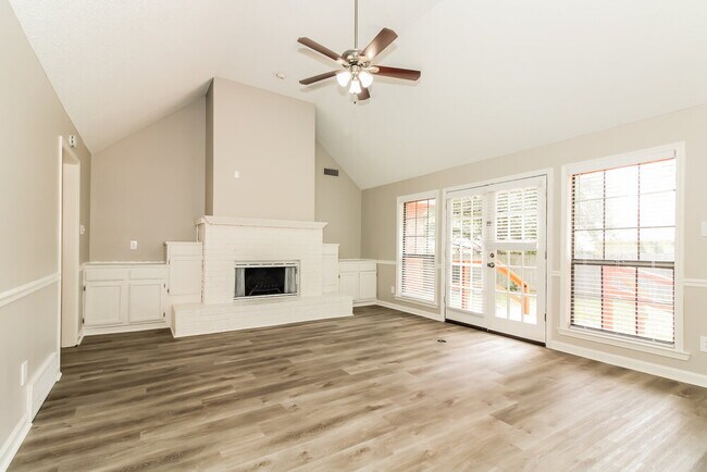 Building Photo - 5659 Riverhead Ave