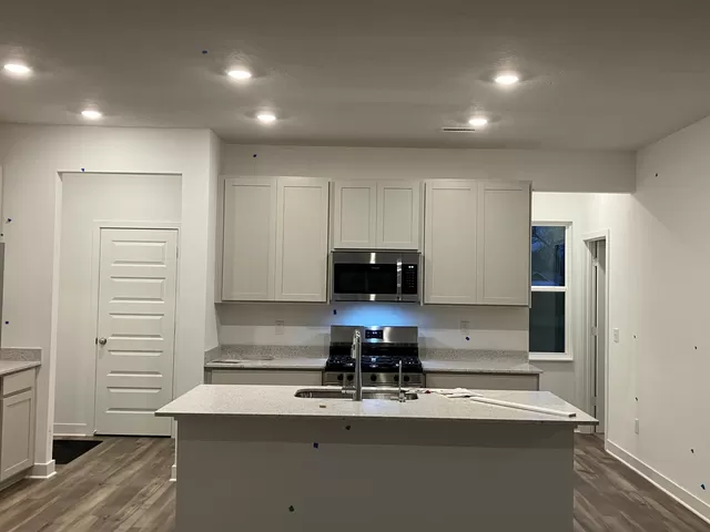 Foto del edificio - 1540 Torrey Ln