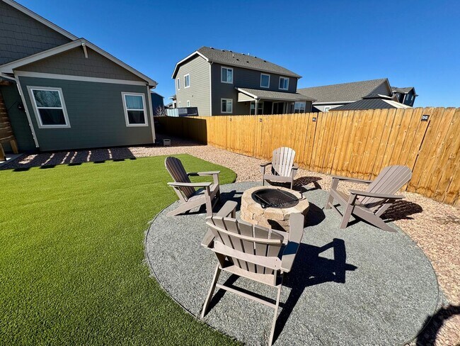 Foto del edificio - Stunning Newer Ranch Style 4 Bedroom