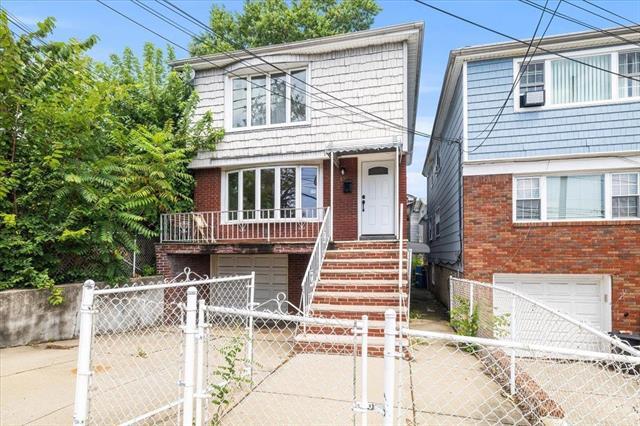 Primary Photo - 430 Bramhall Ave