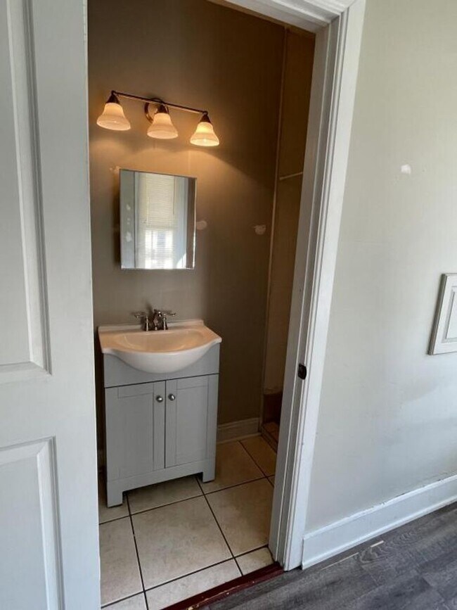 Foto del edificio - NOW AVAILABLE! 3 Bed, 2 Bath Victorian Hom...