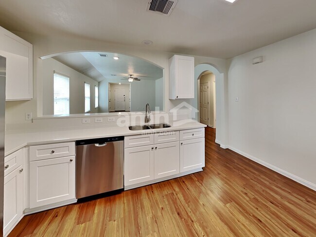 Foto del edificio - 1115 Watson Crossing Way