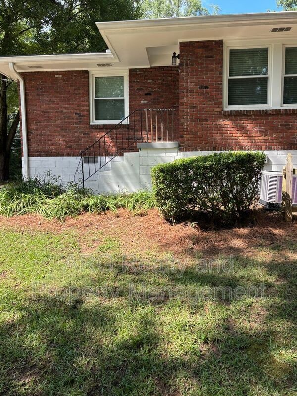 Photo - 2069 Arlington Ave NE