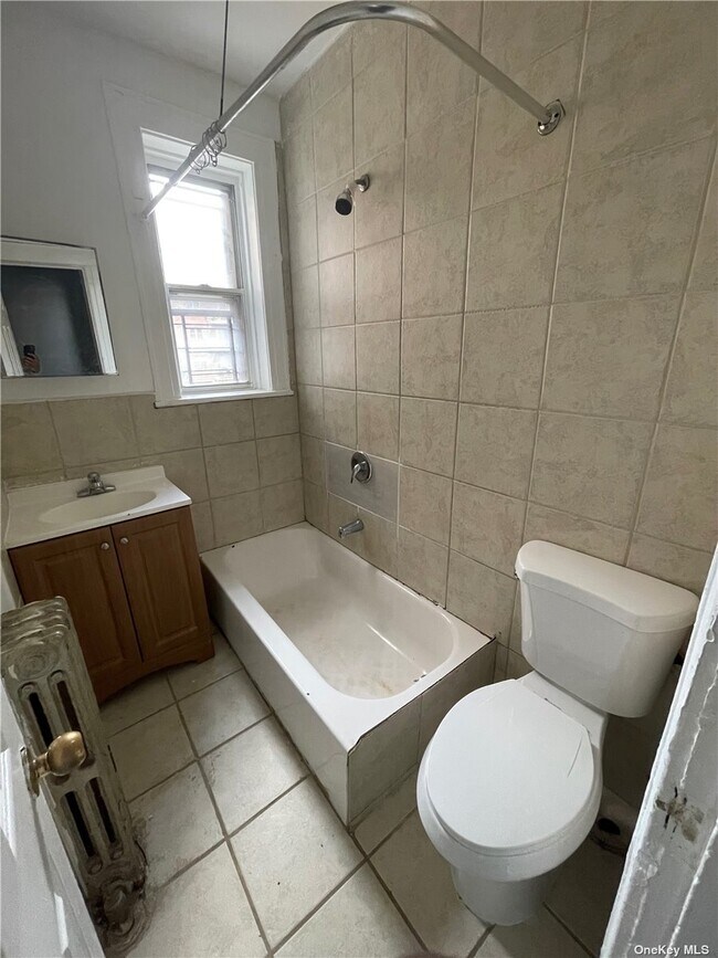 Foto del edificio - 91-17 172nd St