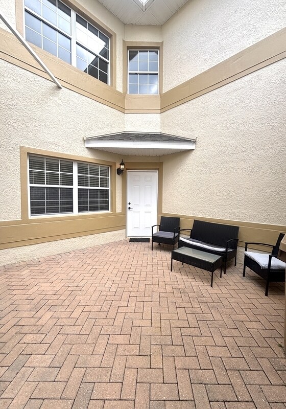 Foto del edificio - 13220 Fountainbleau Dr