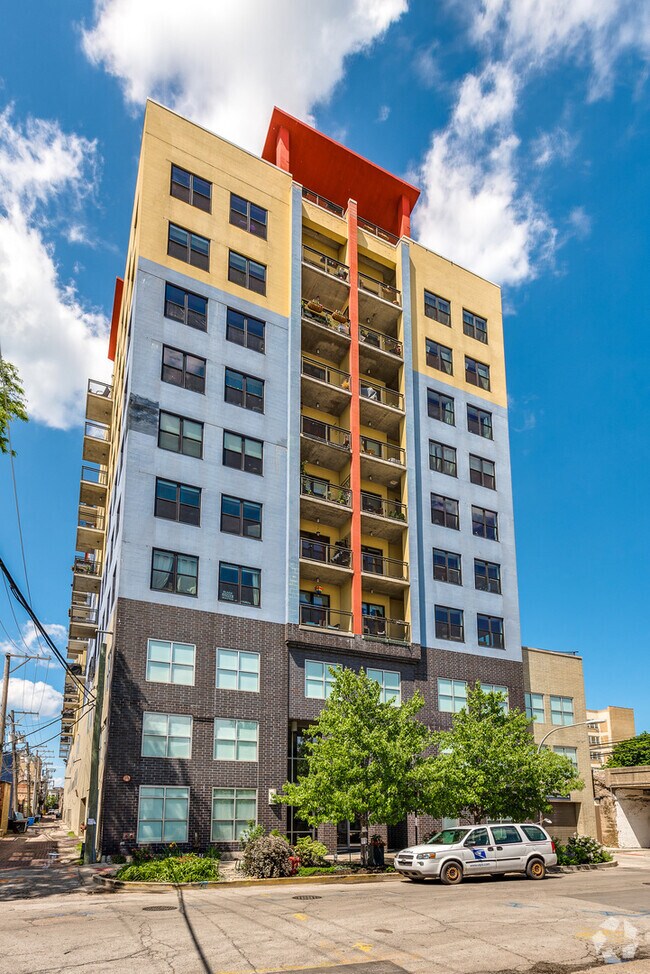 Building Photo - 1122 W Catalpa Ave