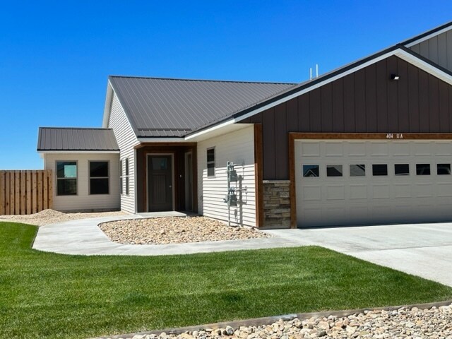 Building Photo - 404 Walnut Ct E