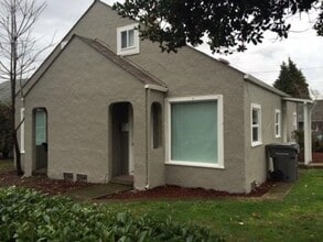 Building Photo - 203-207 NW 21st St