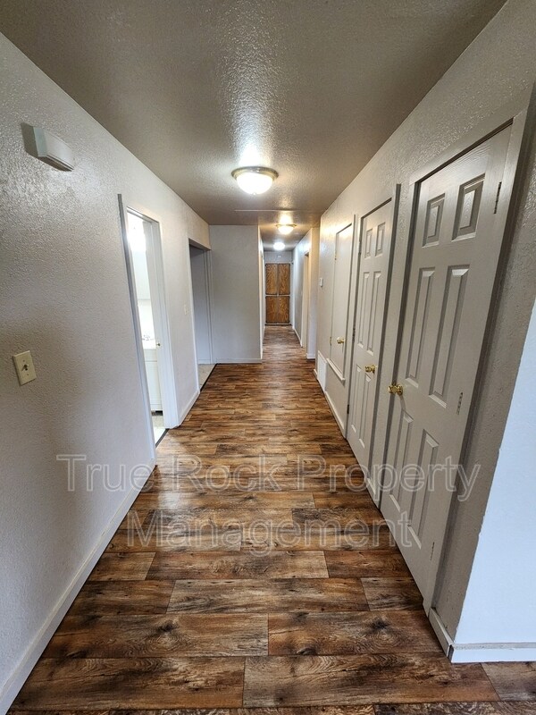 Foto del edificio - 300 S Cash