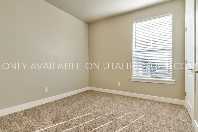 Building Photo - 1128 S 820 E