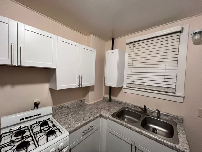 Building Photo - 407 S Anderson St