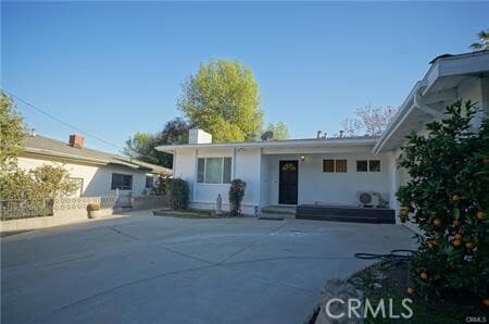 Building Photo - 890 Metro Dr
