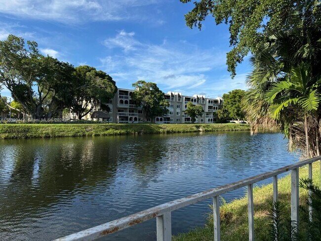 Foto del edificio - 7743 SW 86th St