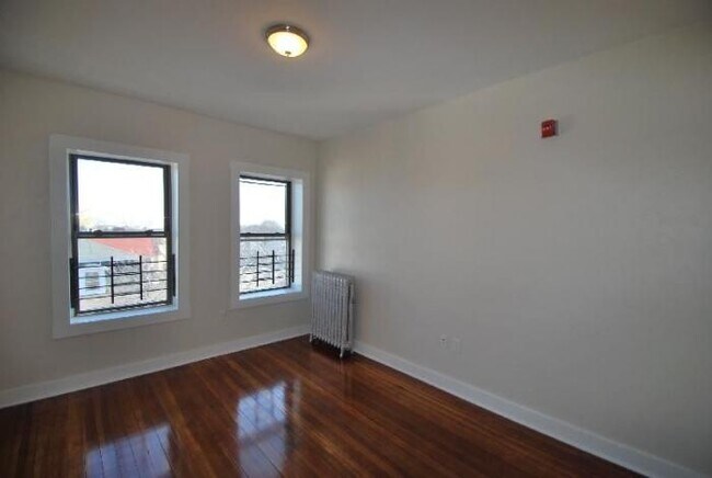 Building Photo - 3 bedroom in Boston MA 02125