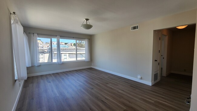 Building Photo - 1400 Castro St