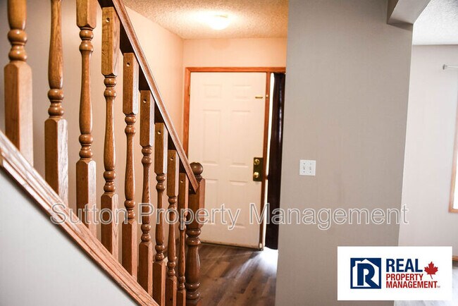 Photo du bâtiment - 9140-9101 101 Ave