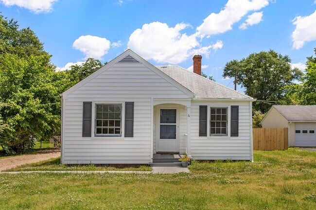 Building Photo - ADORABLE RENOVATED BUNGALOW IN SANDSTON