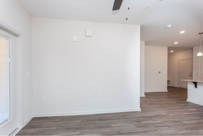Foto del edificio - The Groves at 421 *Move In Special*