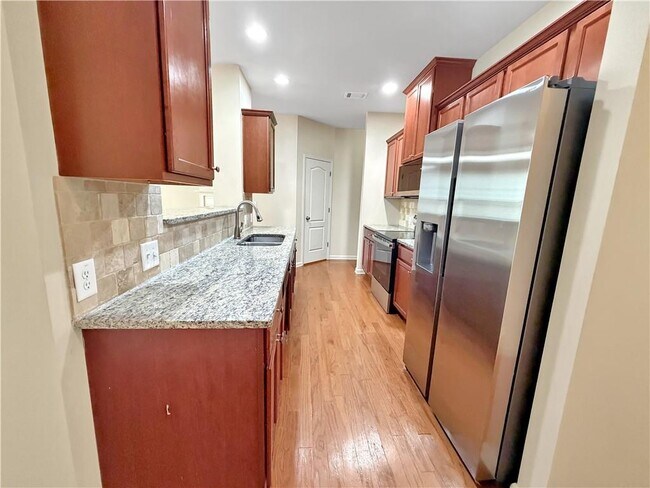Foto del edificio - 2401 Attewood Dr