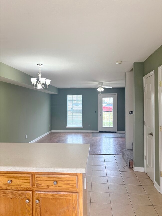 Building Photo - 2708 Lantern Walk SE