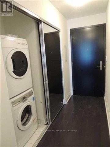 Building Photo - 1080 Bay St.