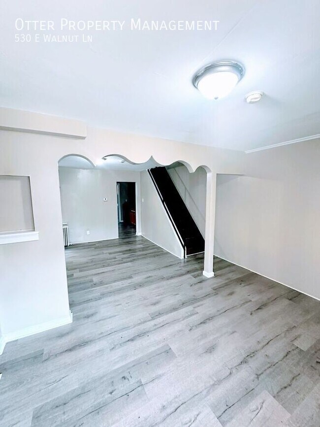 Foto del edificio - 530 E Walnut Ln