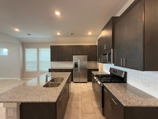 Foto del edificio - 18300 Emu Ln