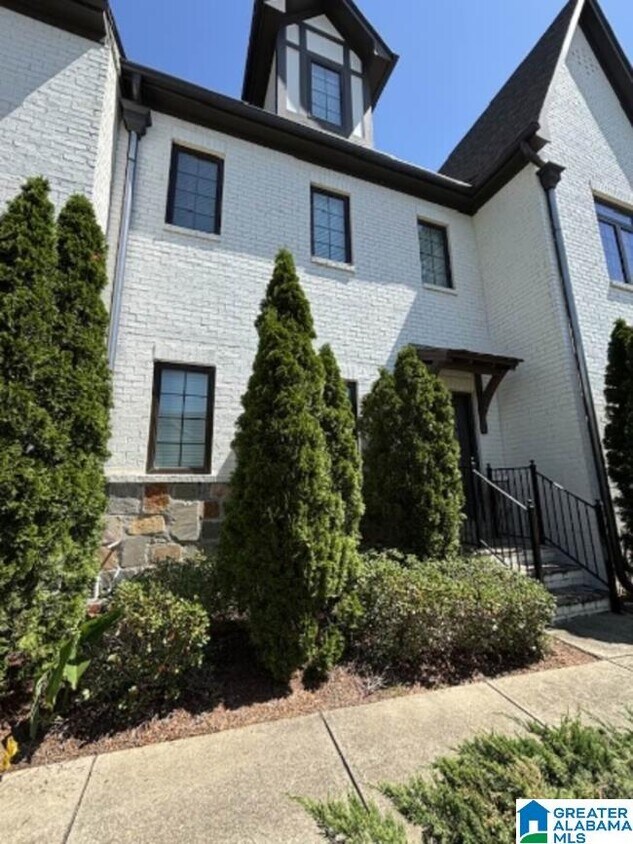 Foto principal - 962 Lennox Blvd