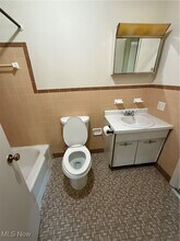 Building Photo - 640 Lakeside Dr