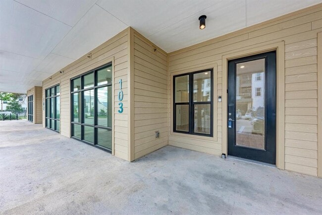 Building Photo - 4901 Springdale Rd