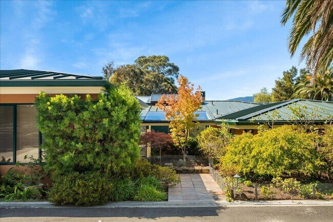 Building Photo - 121 Croydon Way