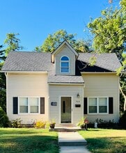 Building Photo - 725 Michigan St