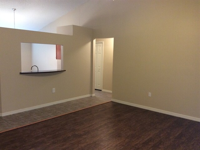 Foto del edificio - 4680 Greenhills Street