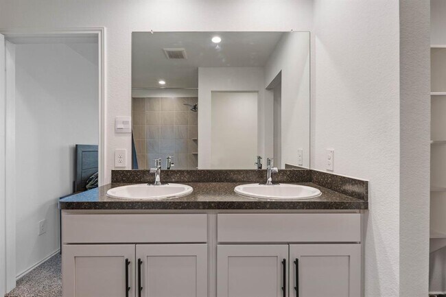 Building Photo - 24335 Saddlestone Green Dr